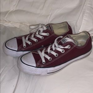 Maroon converse